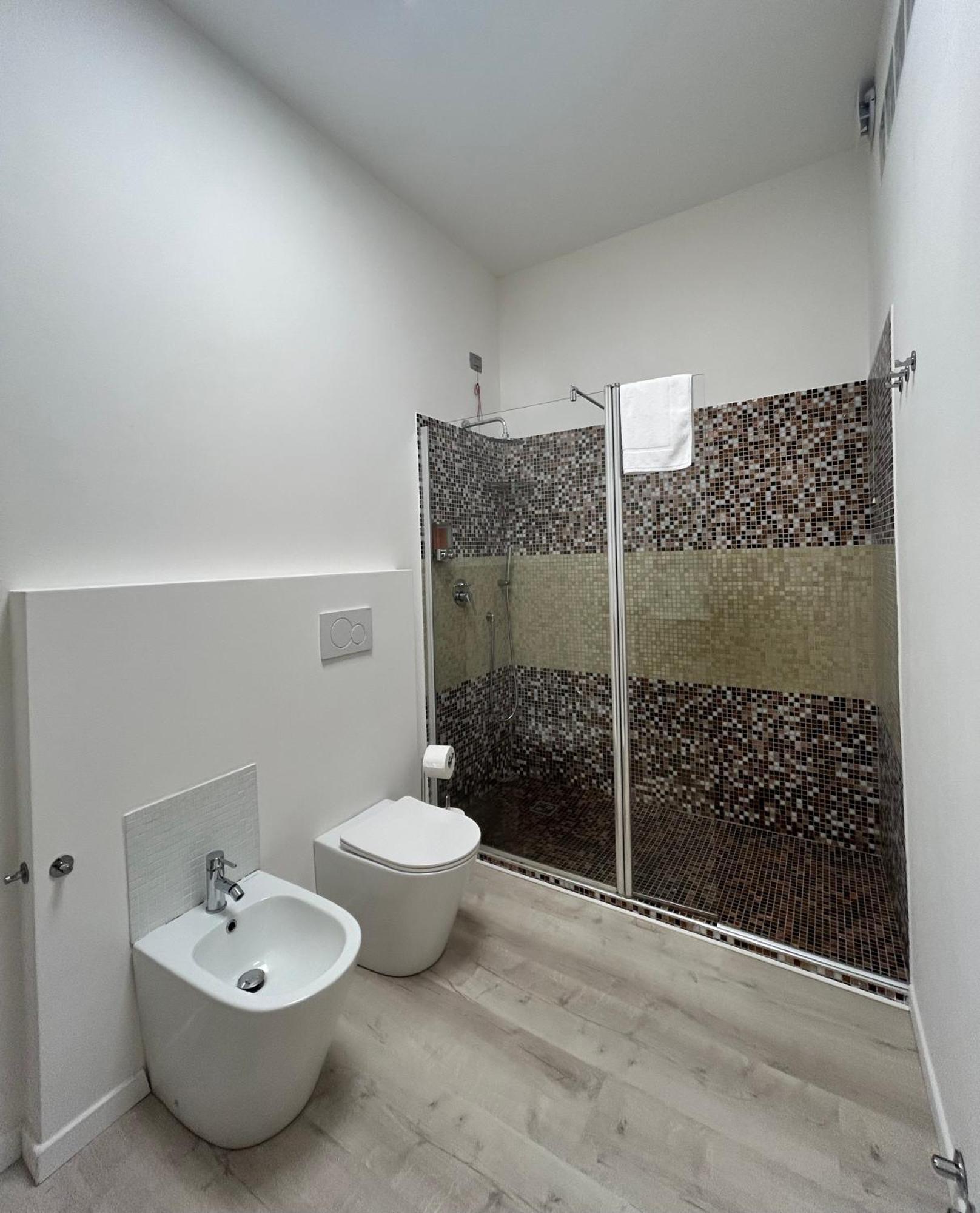 Tezone Seven Apartments Верона Экстерьер фото
