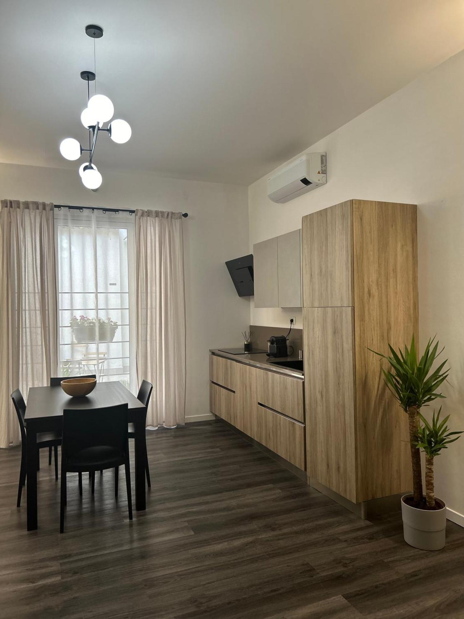 Tezone Seven Apartments Верона Экстерьер фото
